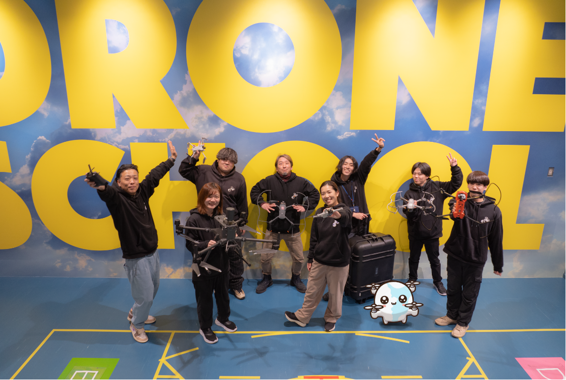 ドローンスクール千葉幕張のスタッフ集合写真